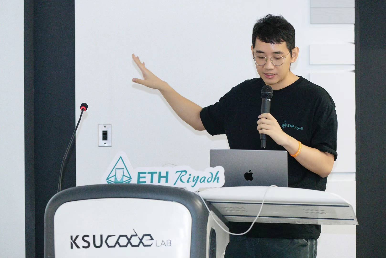 以太坊利雅得活动顺利召开,ChainIDE赋能沙特开发者生态