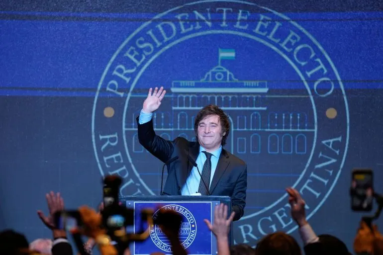 速览阿根廷新总统过往经历和主要观点：断绝父母关系、支持比特币