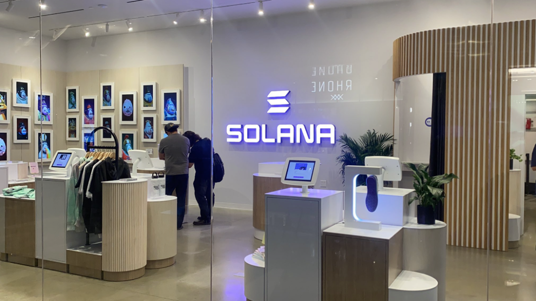 “不务正业”的Solana：宕机问题不解决，却开始造手机、开门店