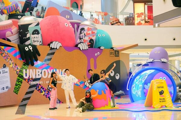 “UNBOXING!奇思妙「箱」”互动艺术展2023年潮酷开箱 越不凡 创未来----成都IFS十周年耀启新程