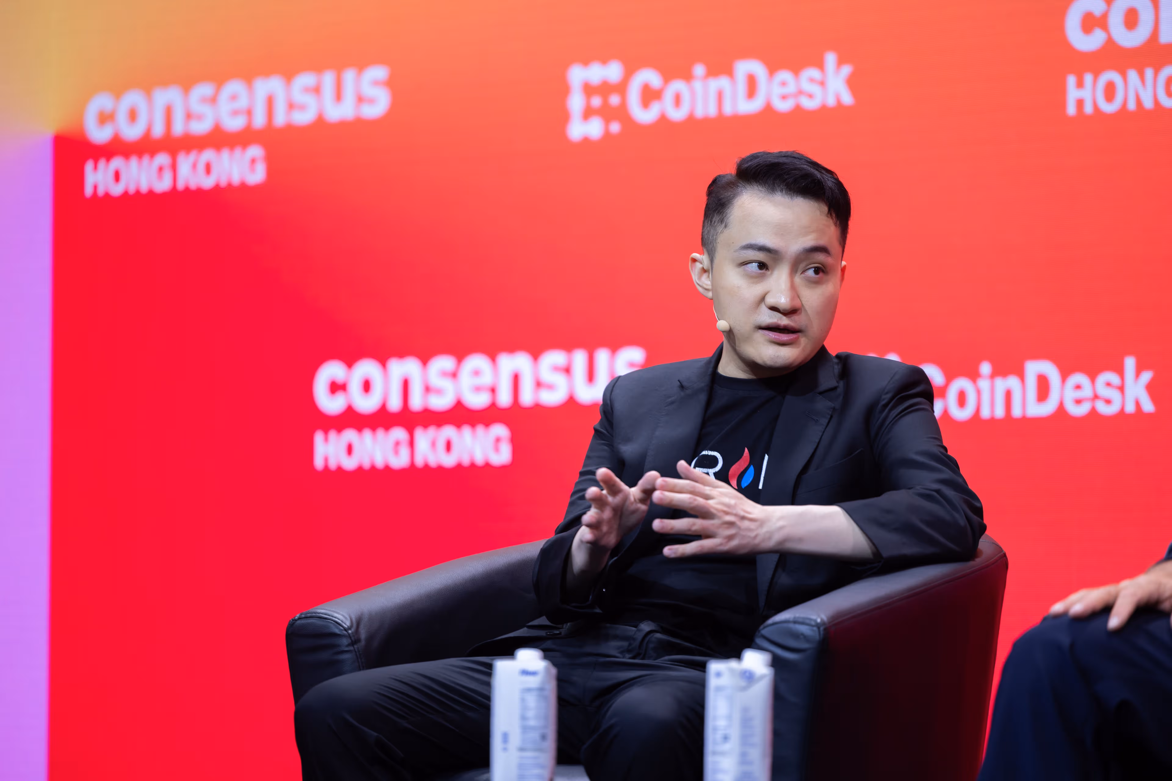 "Blockchain Ultraman" challenges "Financial Godzilla": Justin Sun wants to be the night watchman of the cryptocurrency circle